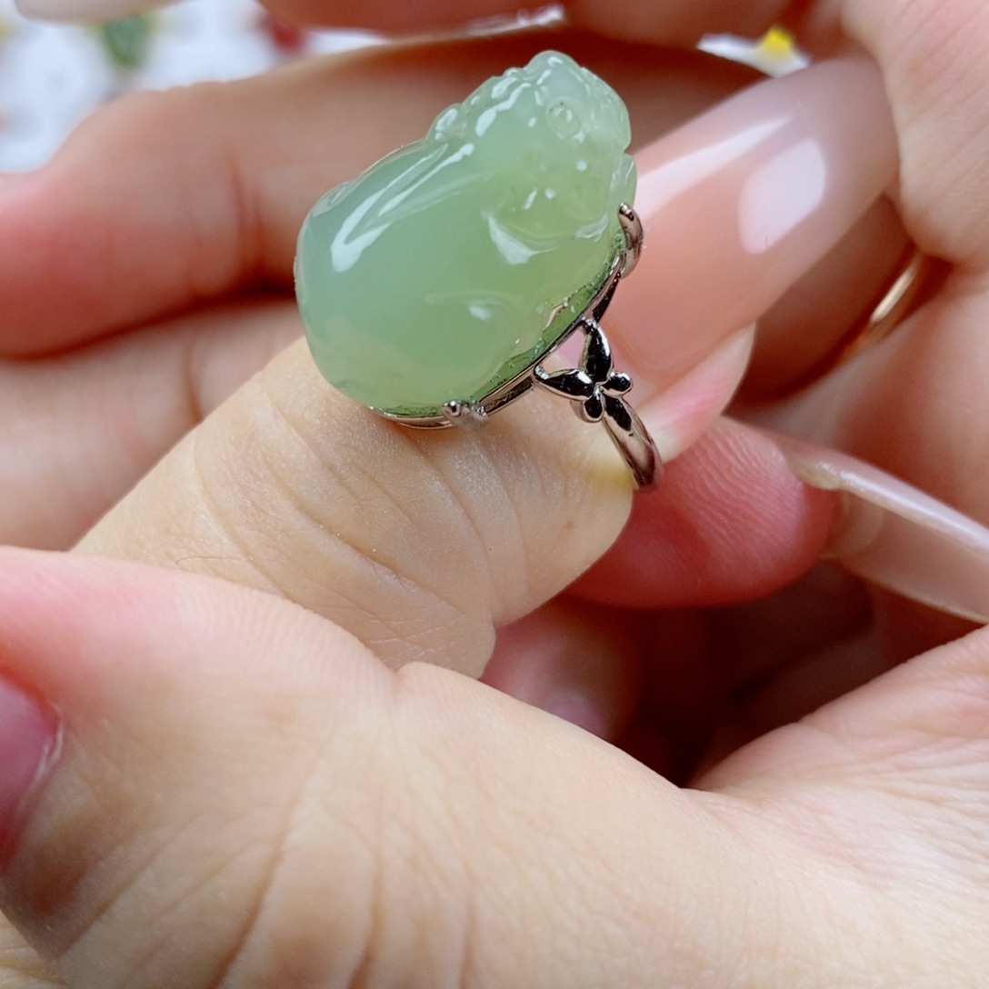 未镶嵌戒指和田玉