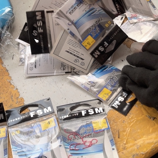 散钩拍一发十五包。         