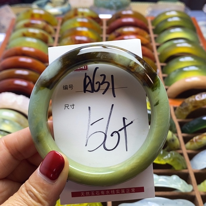 蛇纹石玉手镯未镶嵌