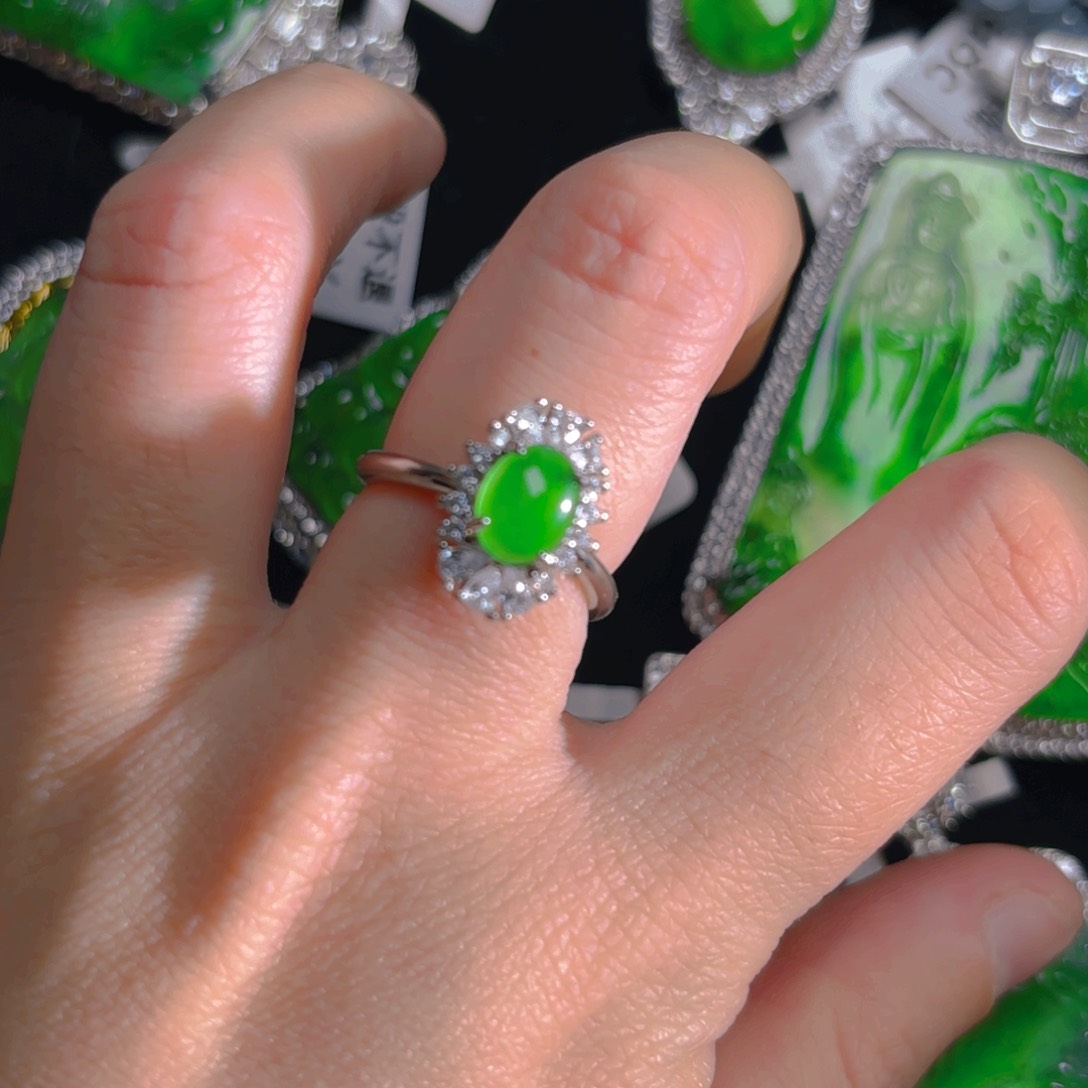 翡翠颈饰未镶嵌蛋面