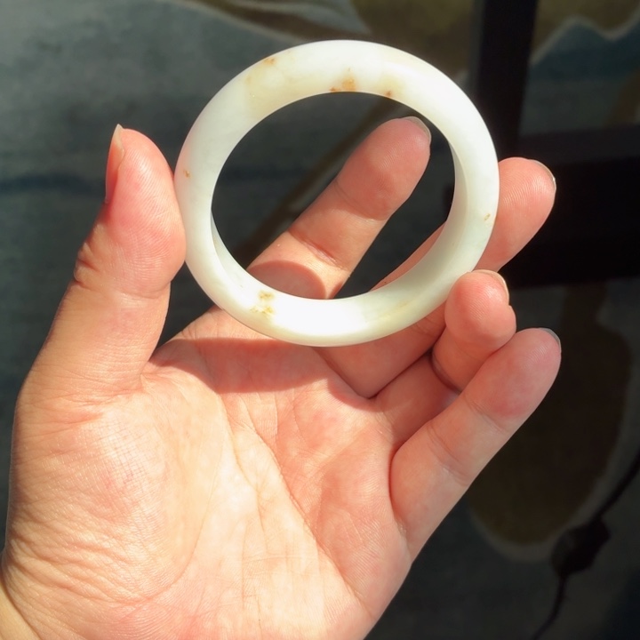 翡翠手镯未镶嵌洒金