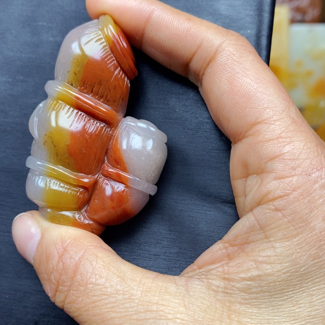 石英质玉（黄龙玉）颈饰未镶嵌