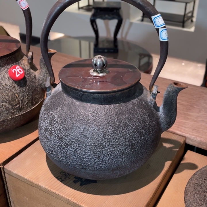 荣祥堂有原装供箱壶