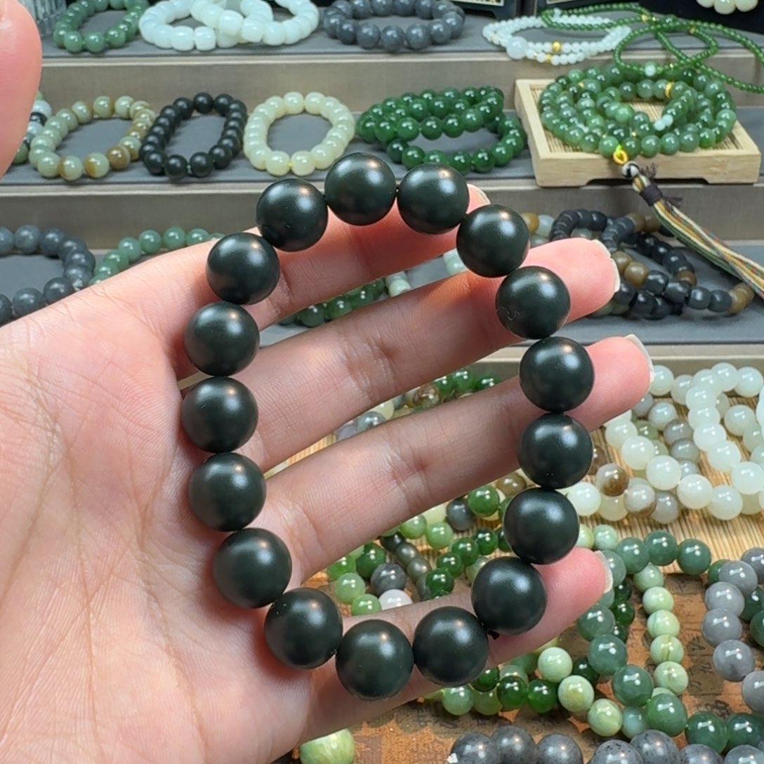 未镶嵌和田玉手链