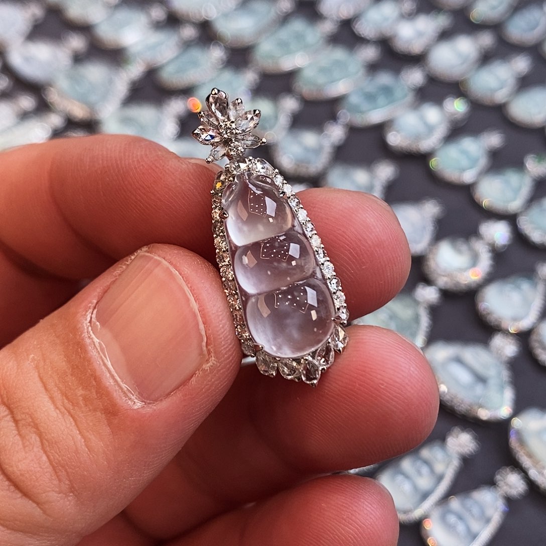 翡翠颈饰18K金镶嵌豆子