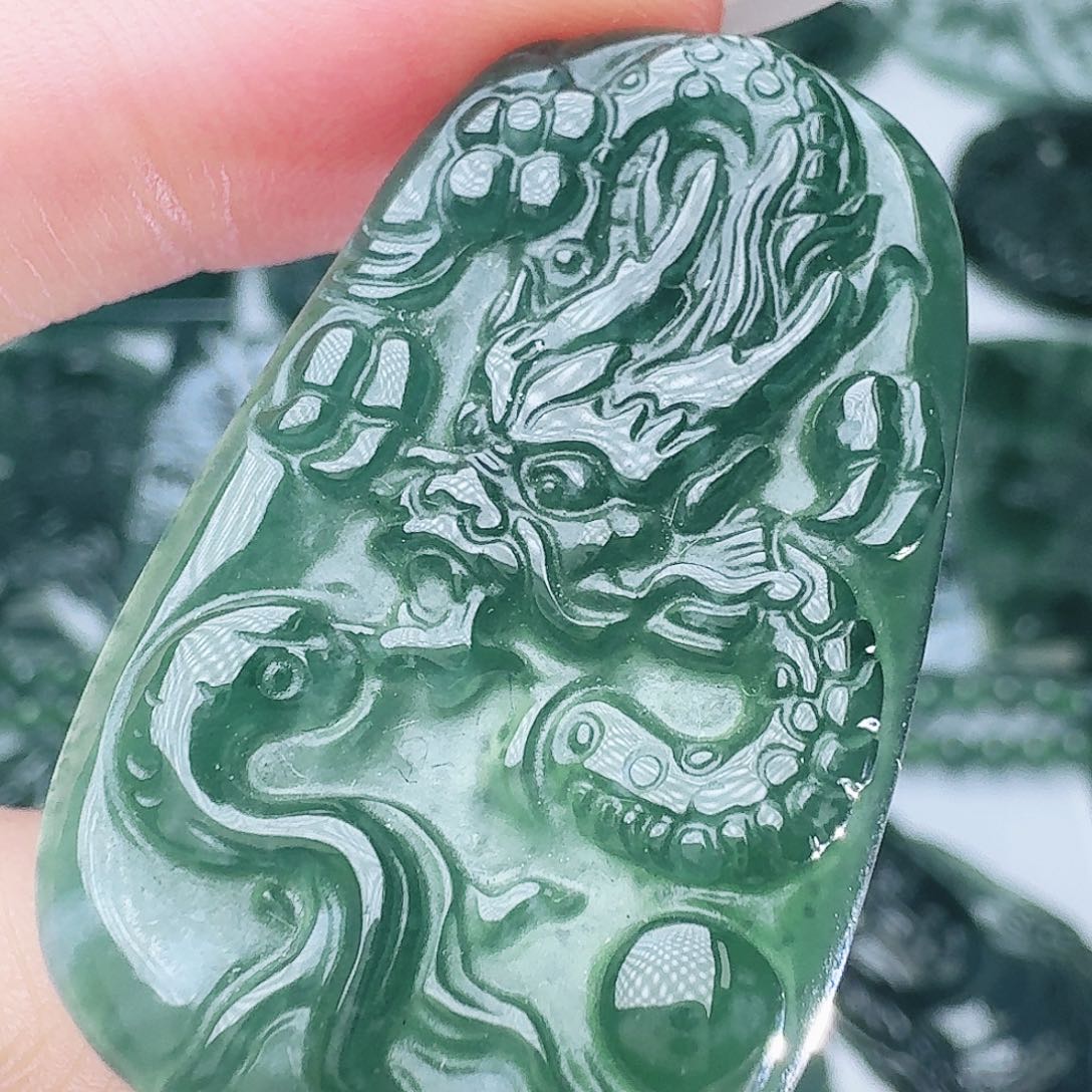 翡翠未镶嵌颈饰天然的A货翡翠多样性发其一 