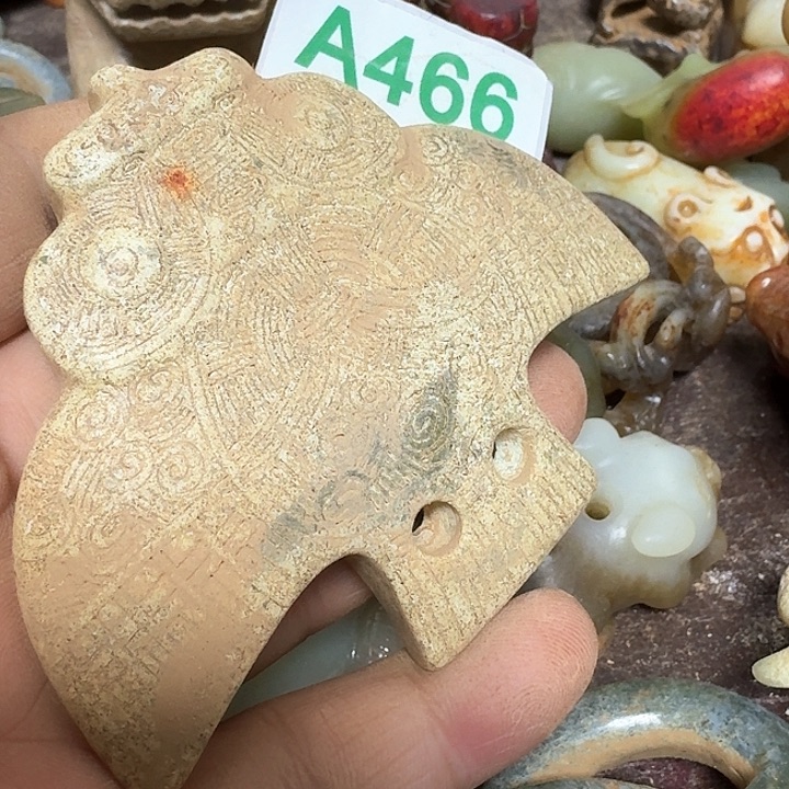 蛇纹石玉颈饰未镶嵌