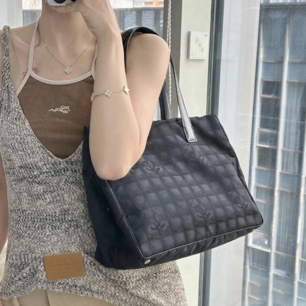 95新 Chanel/香奈儿 经典黑色冰格系列托特