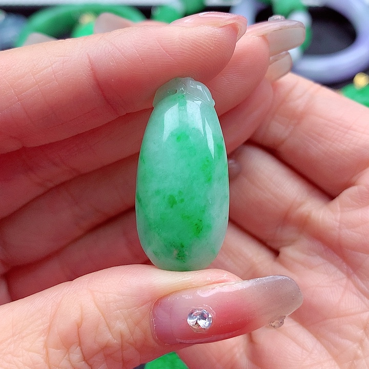 翡翠颈饰未镶嵌翡翠