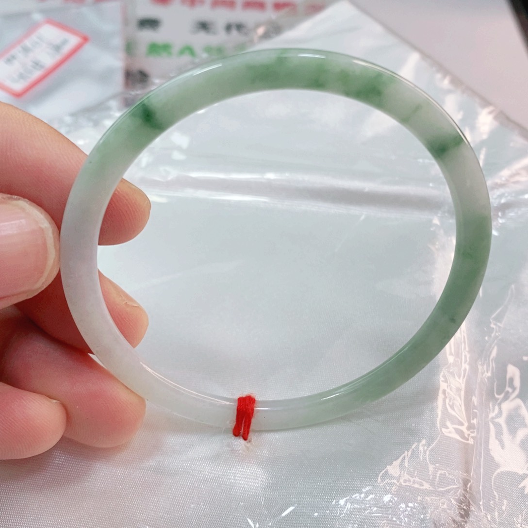 翡翠手镯未镶嵌57圈口