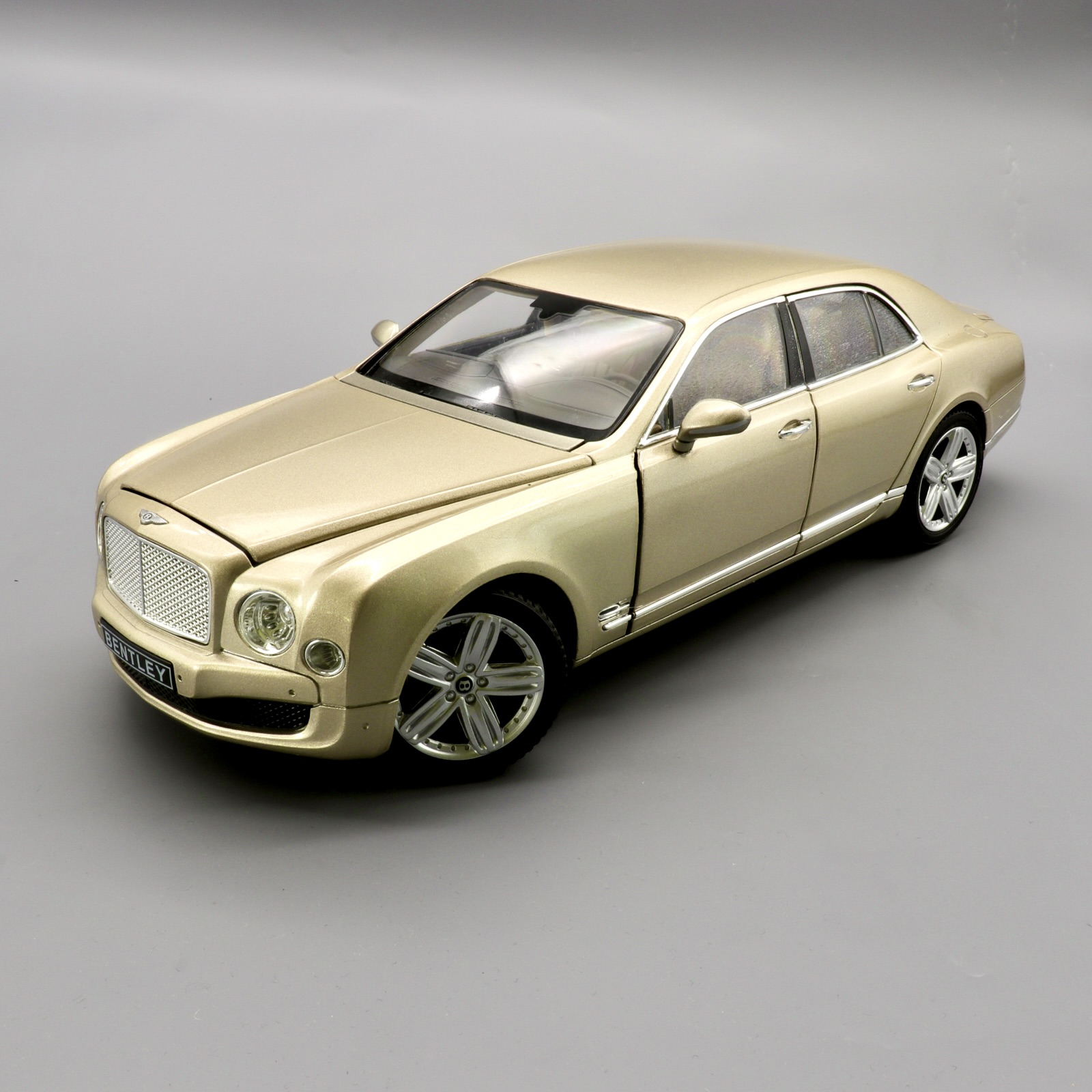 宾利慕尚合金1：18比例原厂静态汽车模型