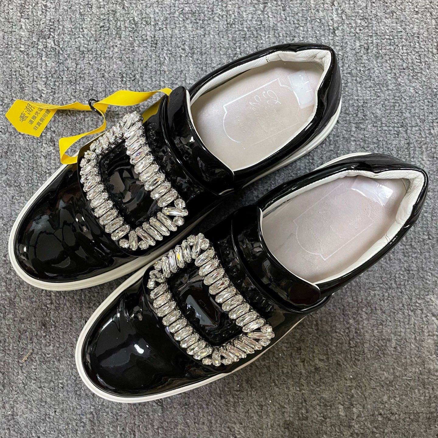 95新 Roger Vivier/罗杰·维威耶 舒适简约低帮板鞋  36码/12321