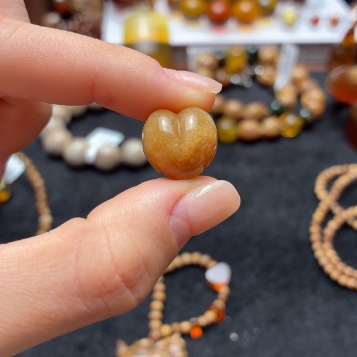 琥珀未镶嵌珠宝奇石根蜜屁桃