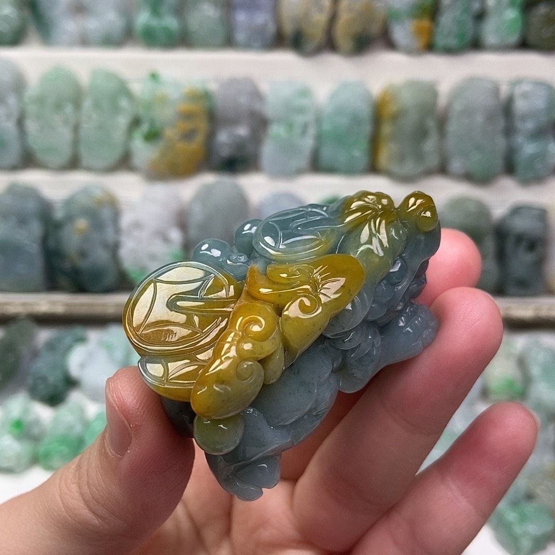 翡翠未镶嵌吊坠(赠链)