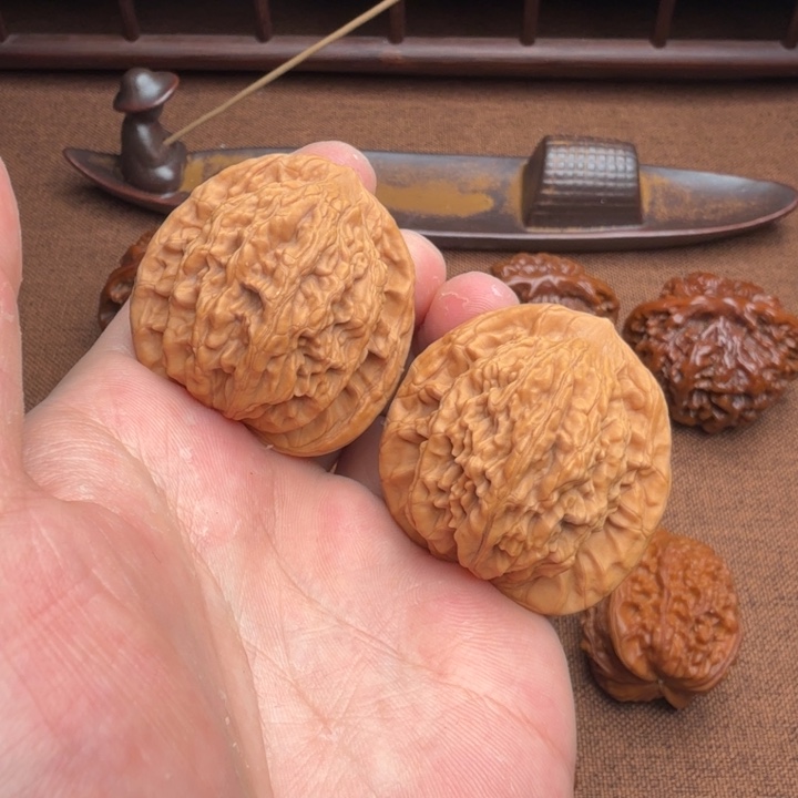 文玩核桃吊坠汉高虎40