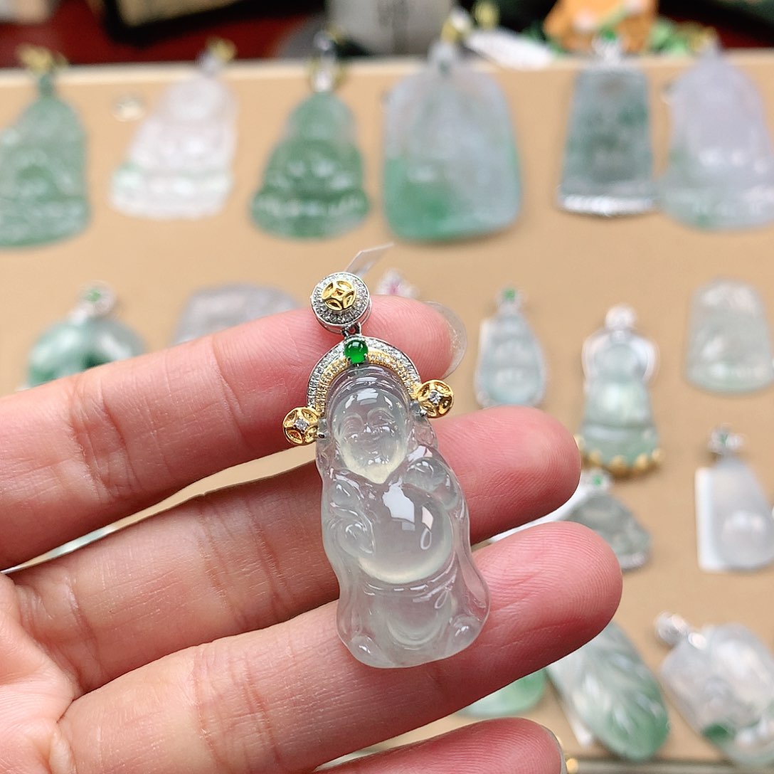 翡翠颈饰18K金镶嵌财神爷