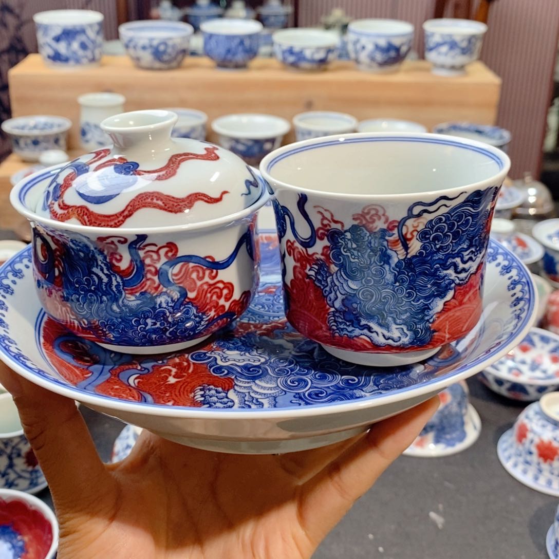 狮子滚绣球釉里红三件套手绘原矿