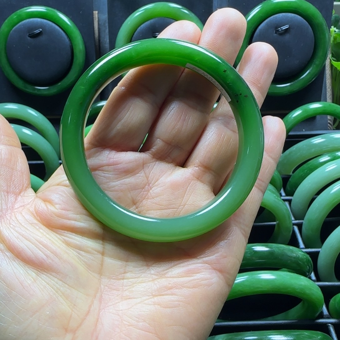 和田玉未镶嵌手镯