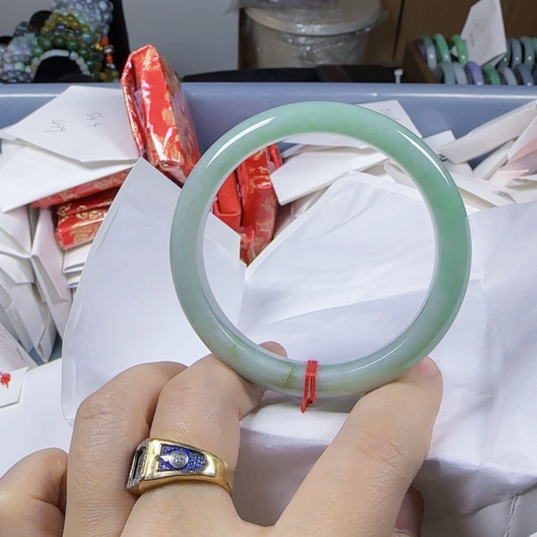 翡翠手镯未镶嵌小裂瑕疵手镯满果绿