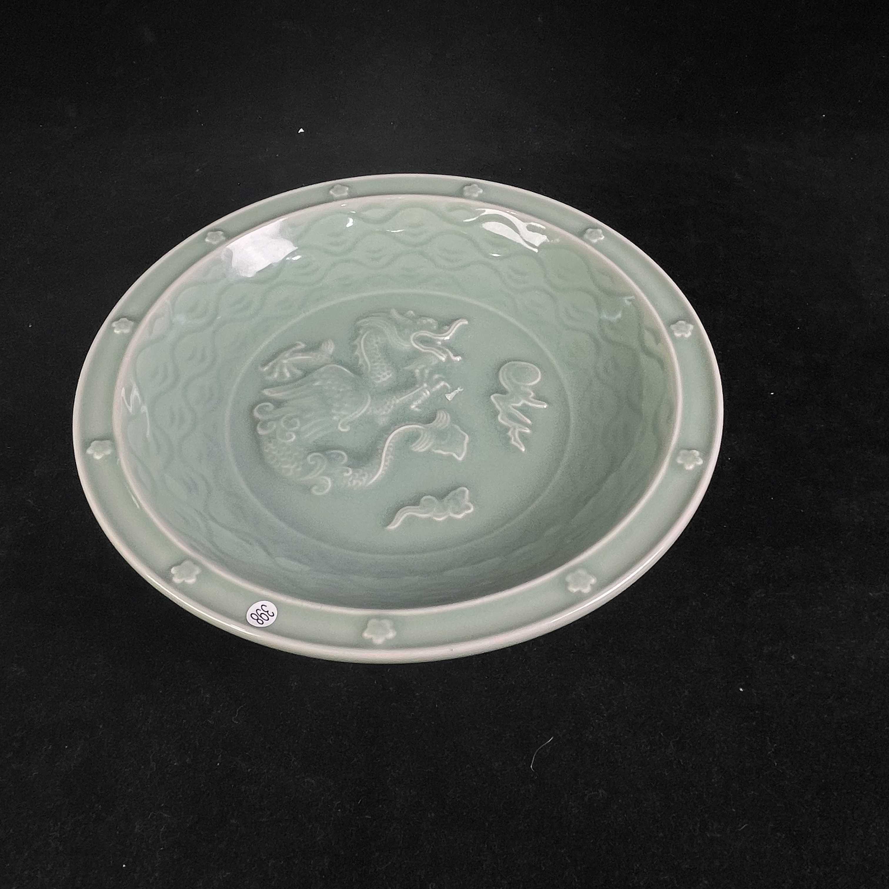 M龙泉窑模印龙纹盘