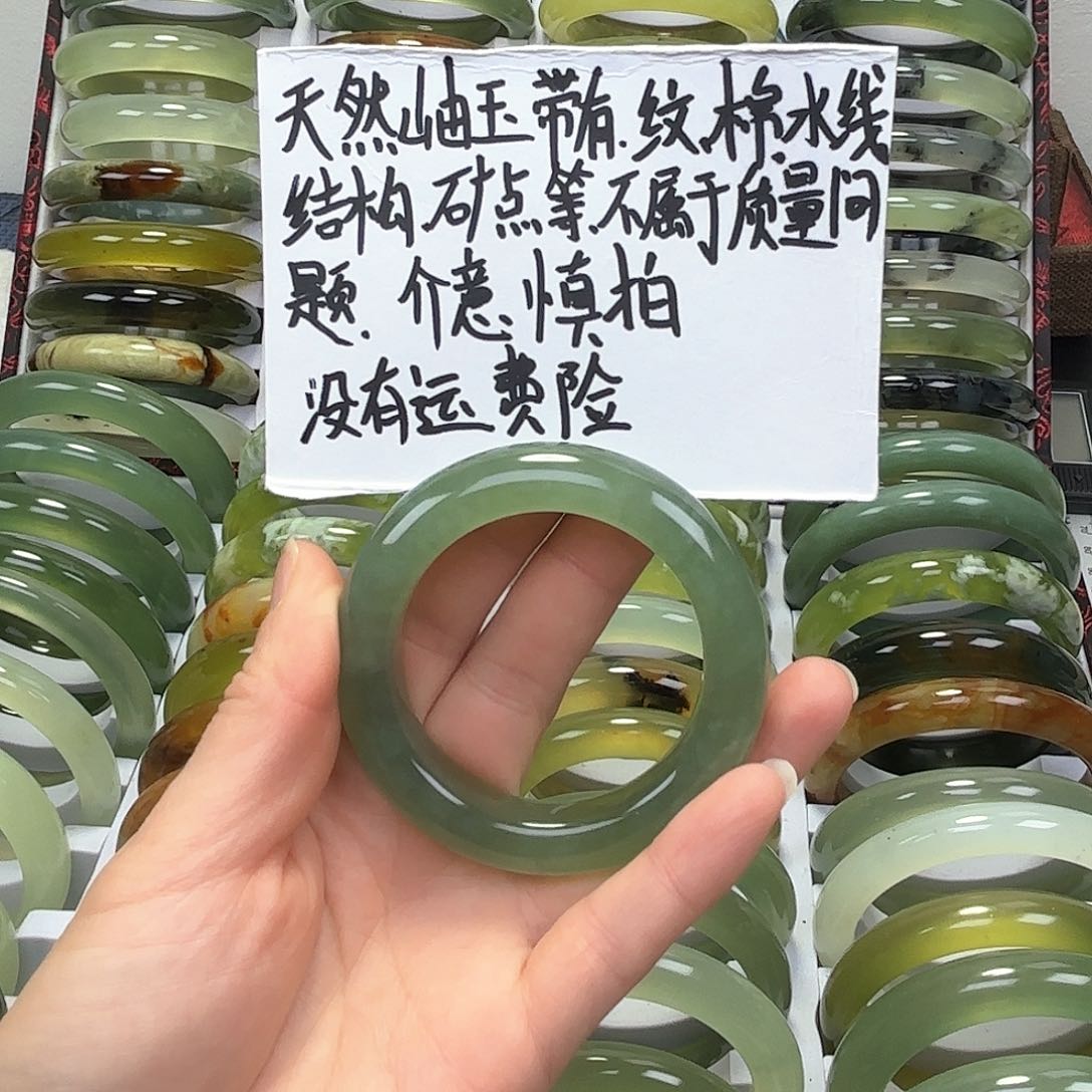 蛇纹石玉手镯未镶嵌徘****线