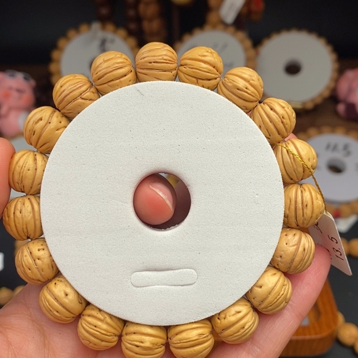 桃核手串精灵13.5………..