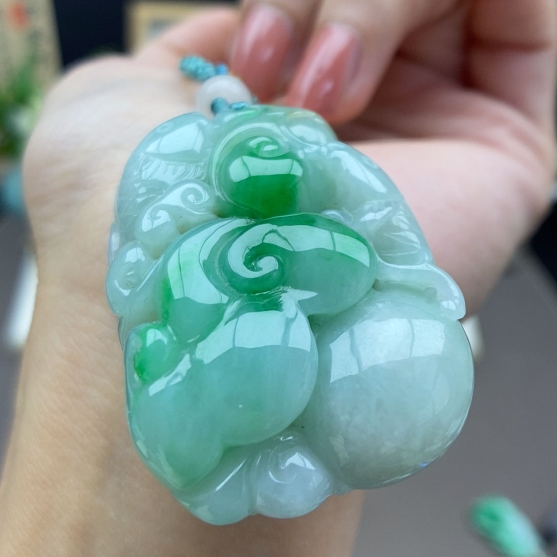 P***P翡翠未镶嵌颈饰吊坠