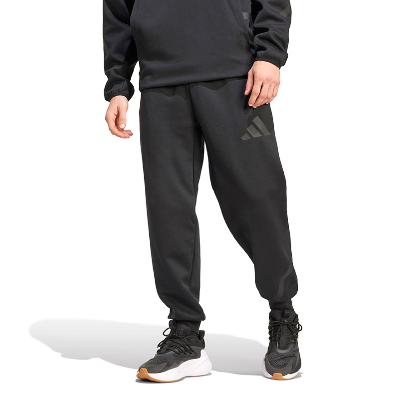 阿迪达斯/Adidas男子黑标制服亲肤柔软轻薄保暖束脚锥形裤 JD9599
