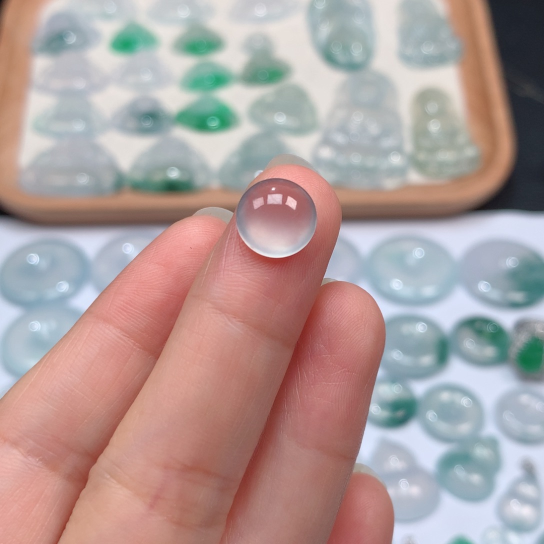 翡翠颈饰未镶嵌高冰蛋面