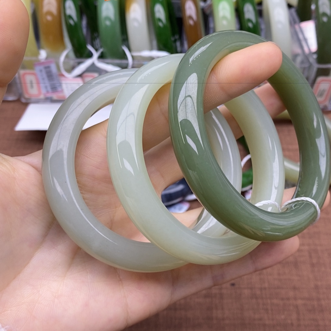 未镶嵌手镯和田玉多样性拍一发一