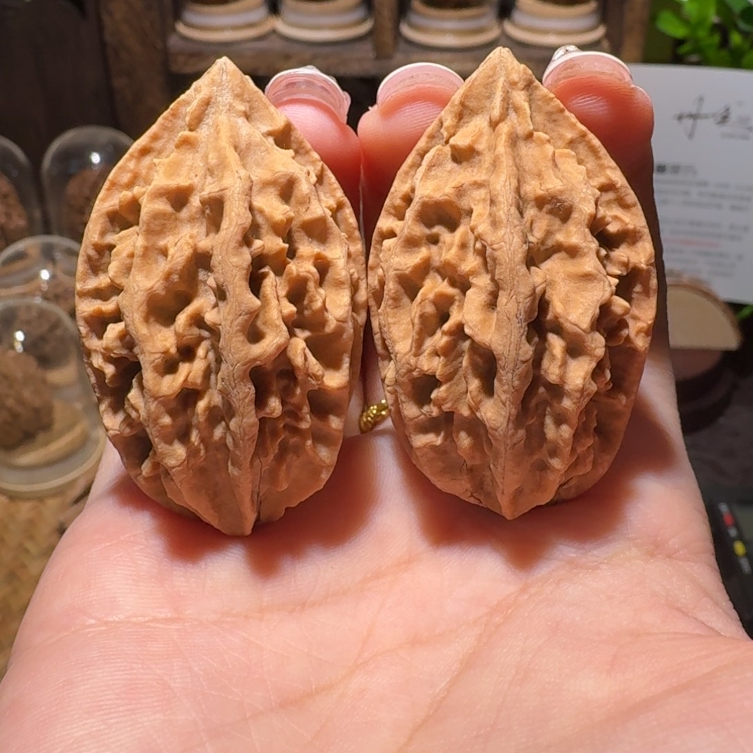 文玩核桃把件龙骨