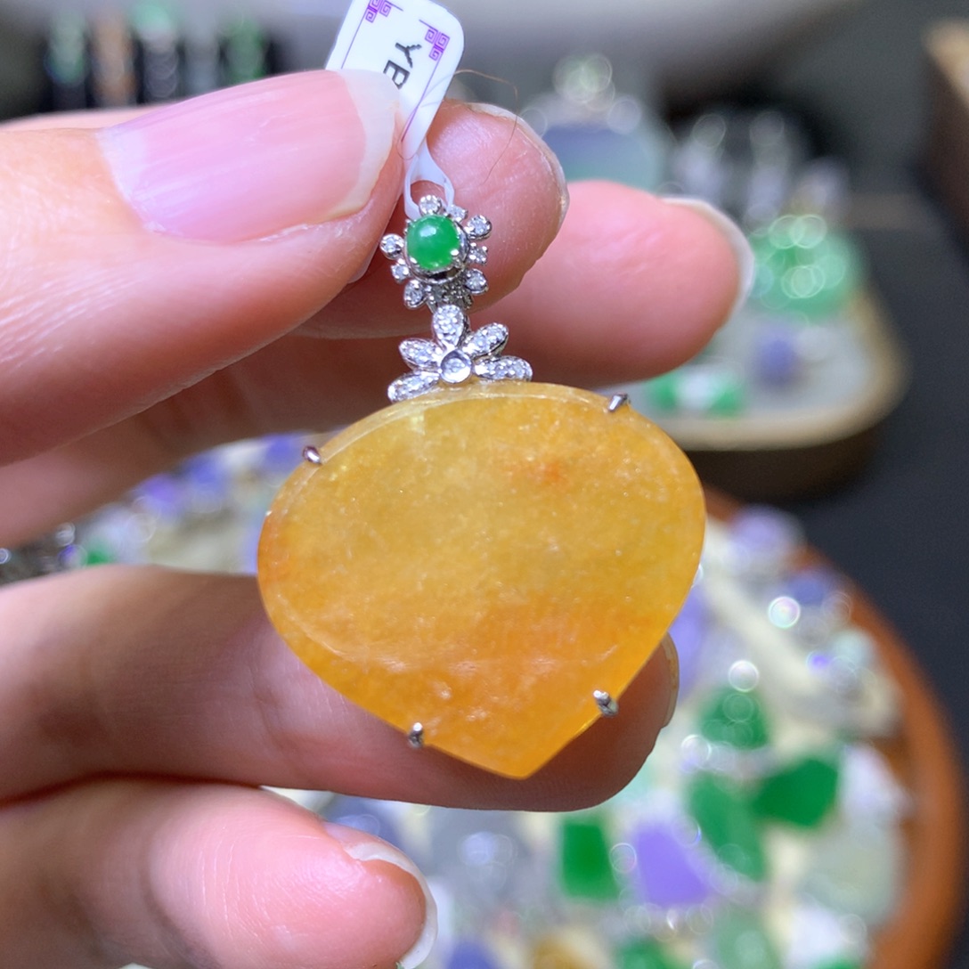 【闪购商品】翡翠颈饰18K金镶嵌翡翠吊坠项链