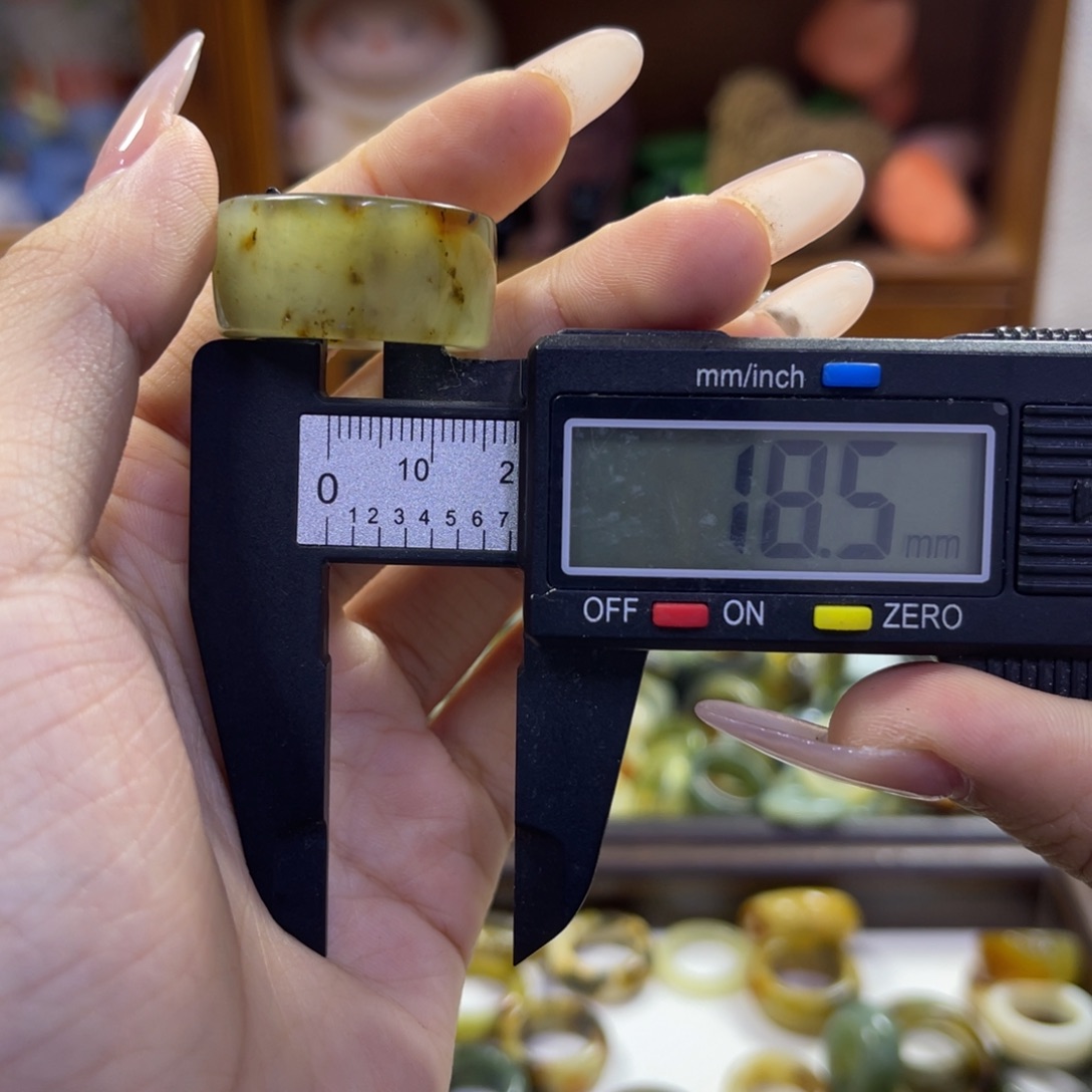 蛇纹石玉未镶嵌手镯58