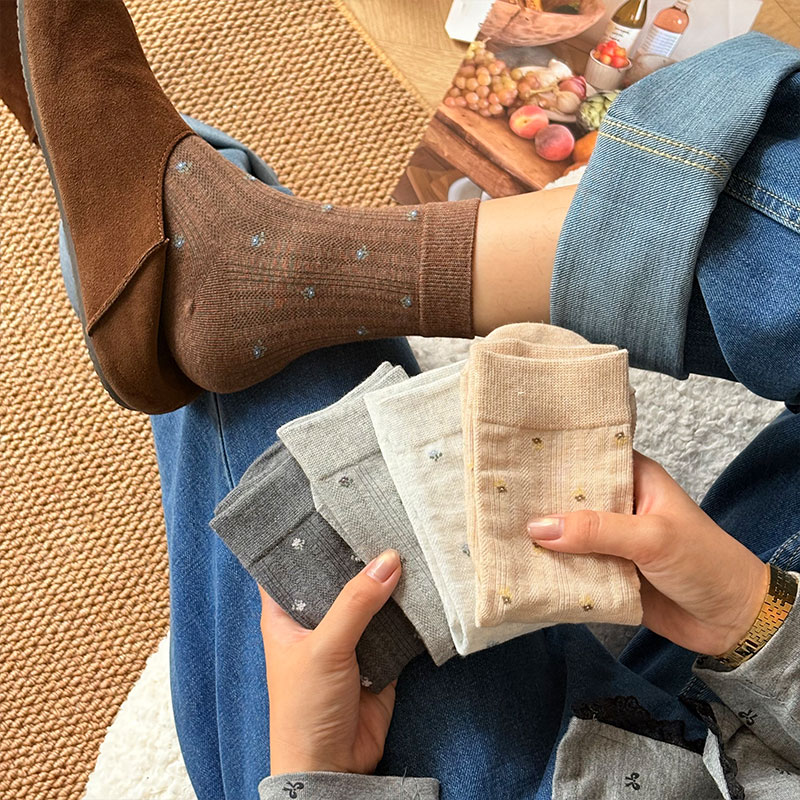咖色袜子女秋季中筒袜复古碎花miu系堆堆袜搭配勃肯鞋黑色小皮鞋