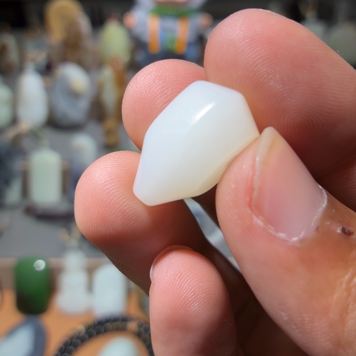 霏***梵和田玉未镶嵌颈饰