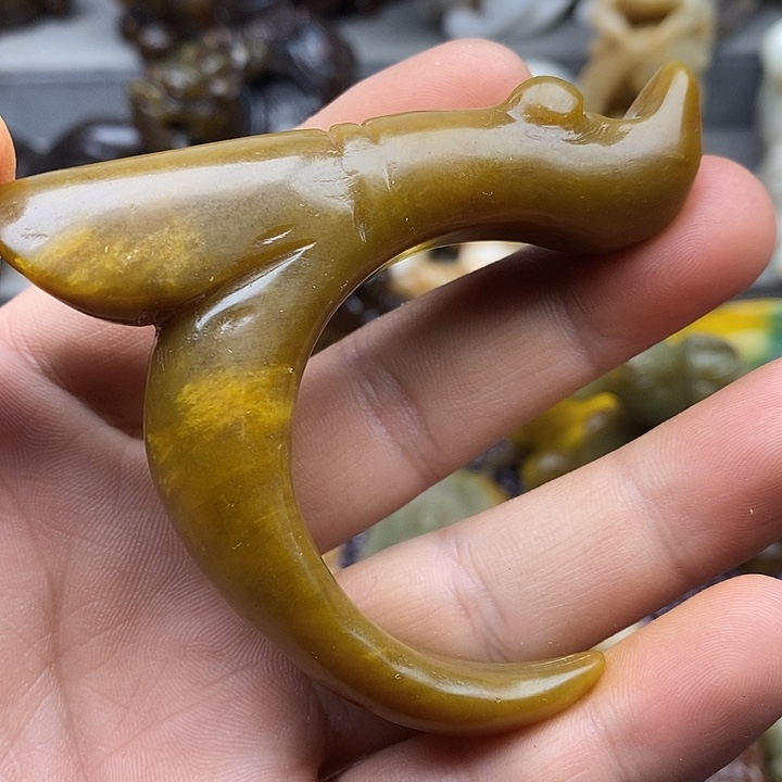未镶嵌蛇纹石玉颈饰