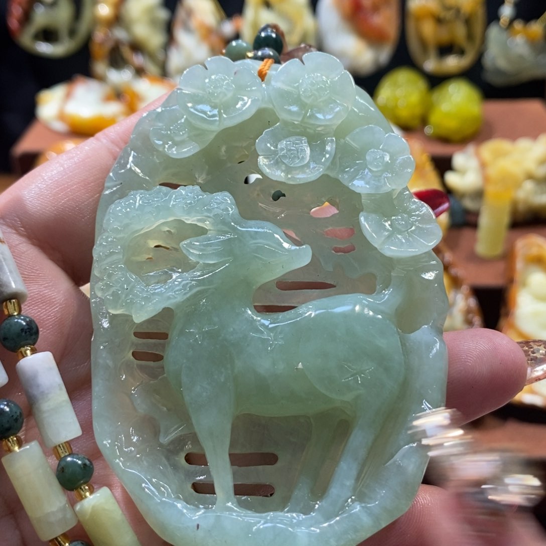 蛇纹石玉颈饰未镶嵌