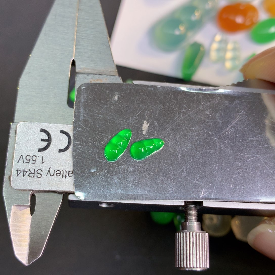 王***雨翡翠裸石7.09-3.28-1.84