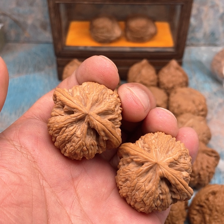 用***8文玩核桃吊坠蛟龙