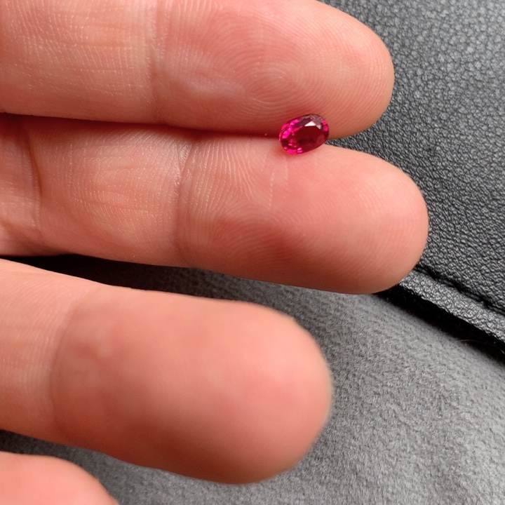 红宝石裸石未镶嵌