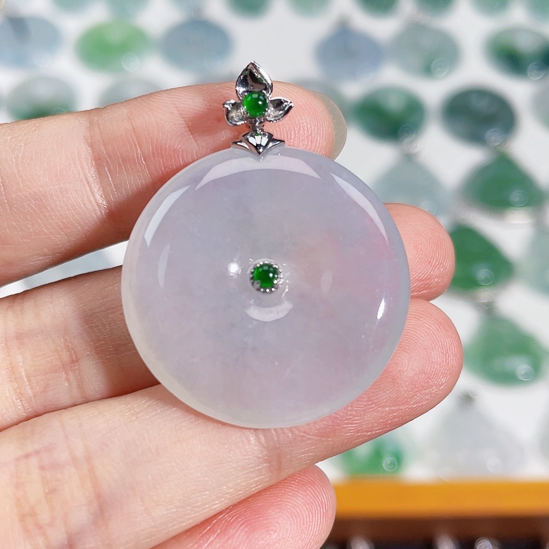 颈饰18K金镶嵌翡翠吊坠