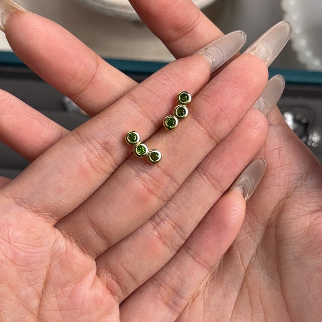 透辉石银S925镶嵌耳钉豌豆