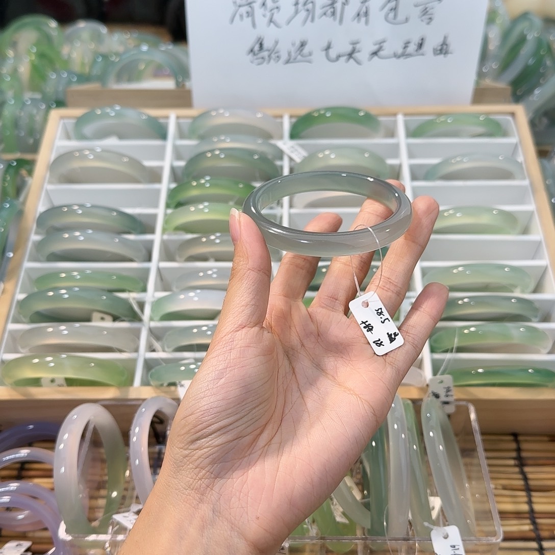 玛瑙/玉髓未镶嵌手镯圈口58.5