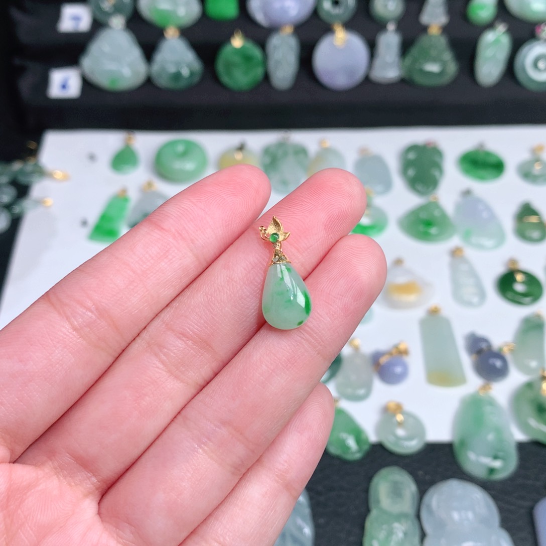 翡翠颈饰未镶嵌翡翠