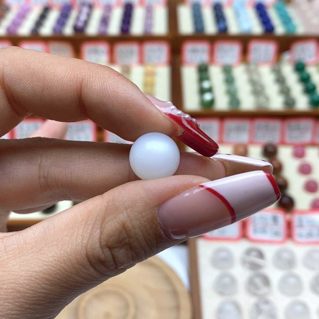 水晶手链未镶嵌周****?