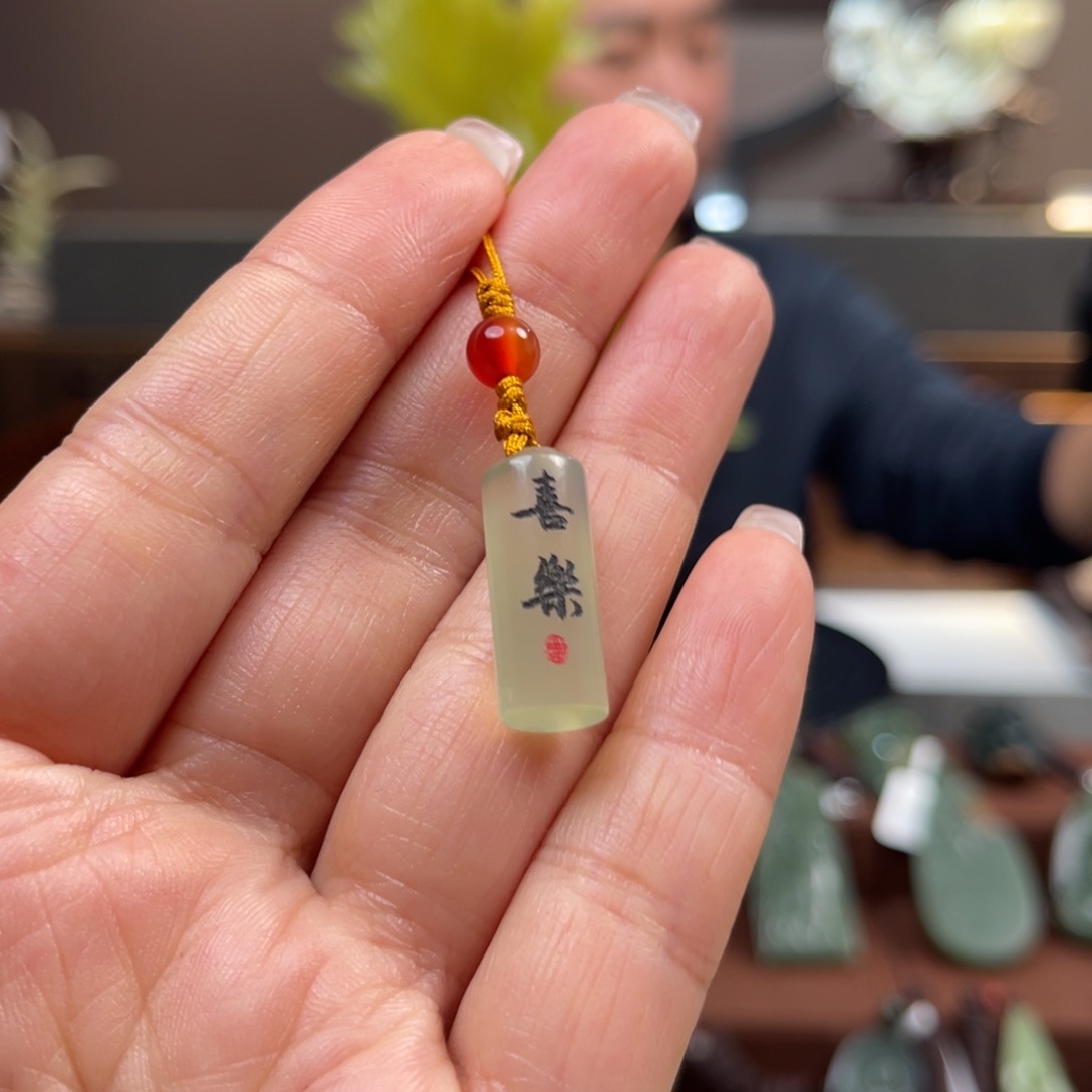 蛇纹石玉挂件未镶嵌