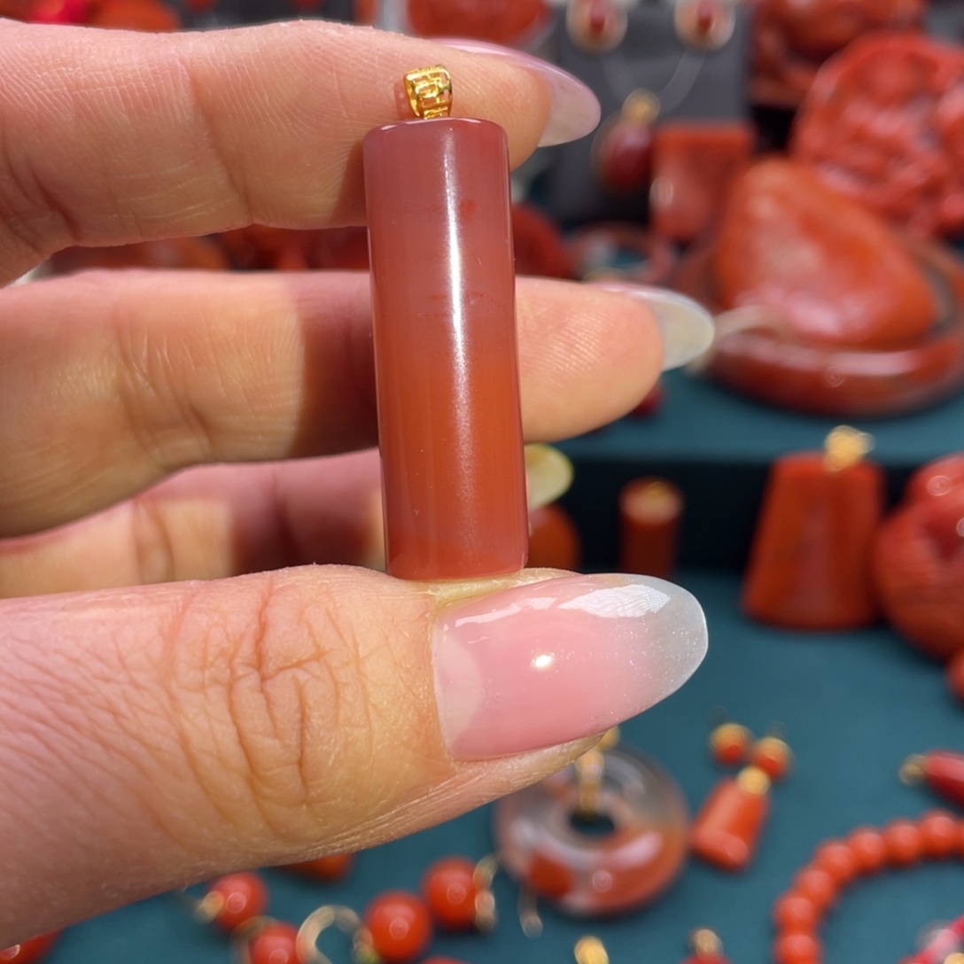 南红玛瑙未镶嵌川料南红圆柱吊坠