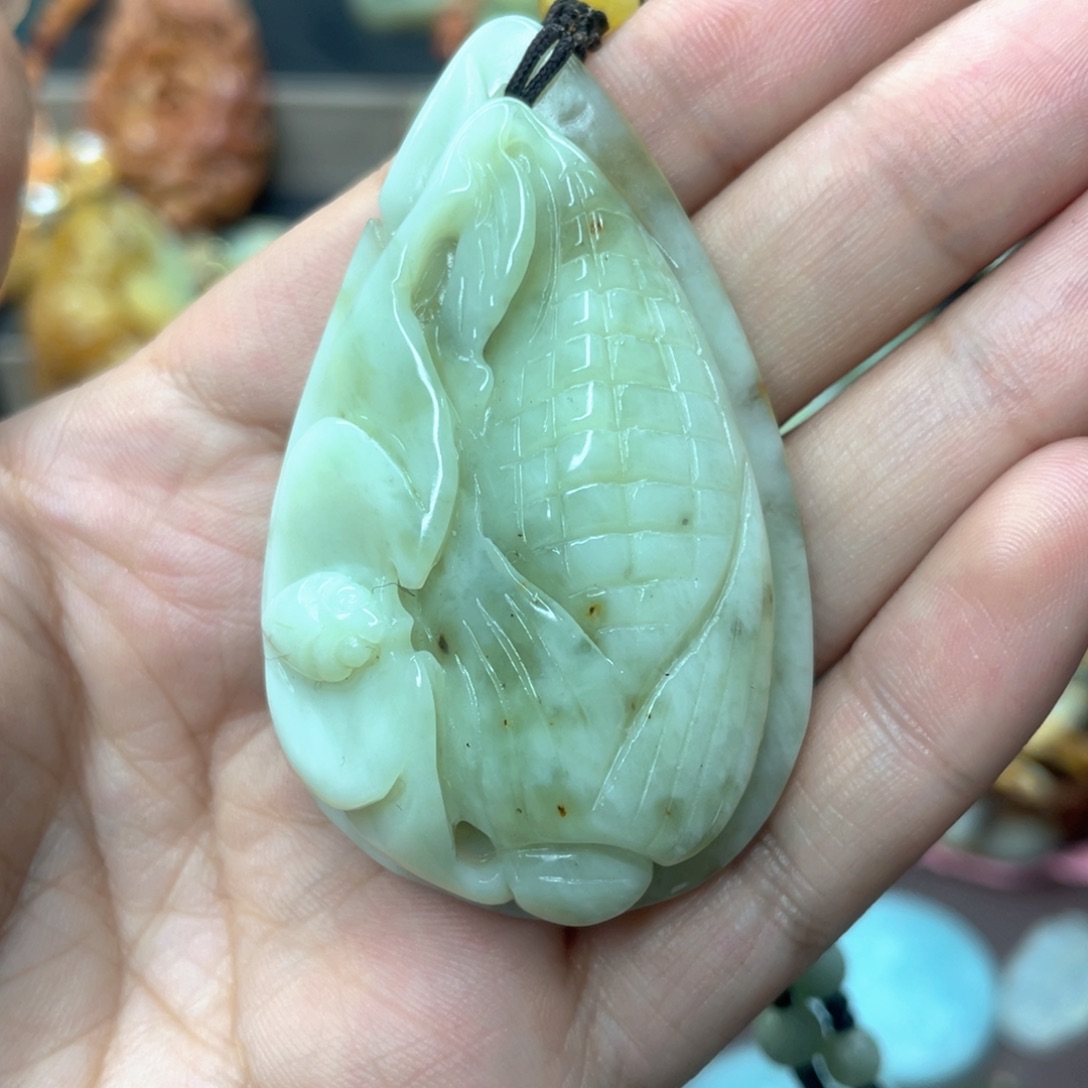 蛇纹石玉颈饰未镶嵌