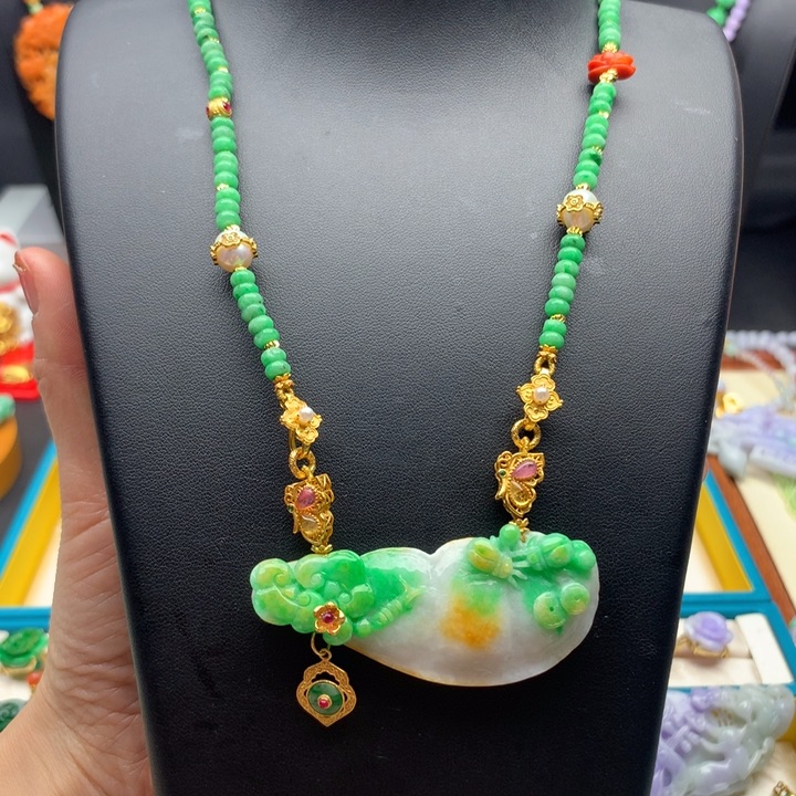 翡翠颈饰未镶嵌翡翠如意