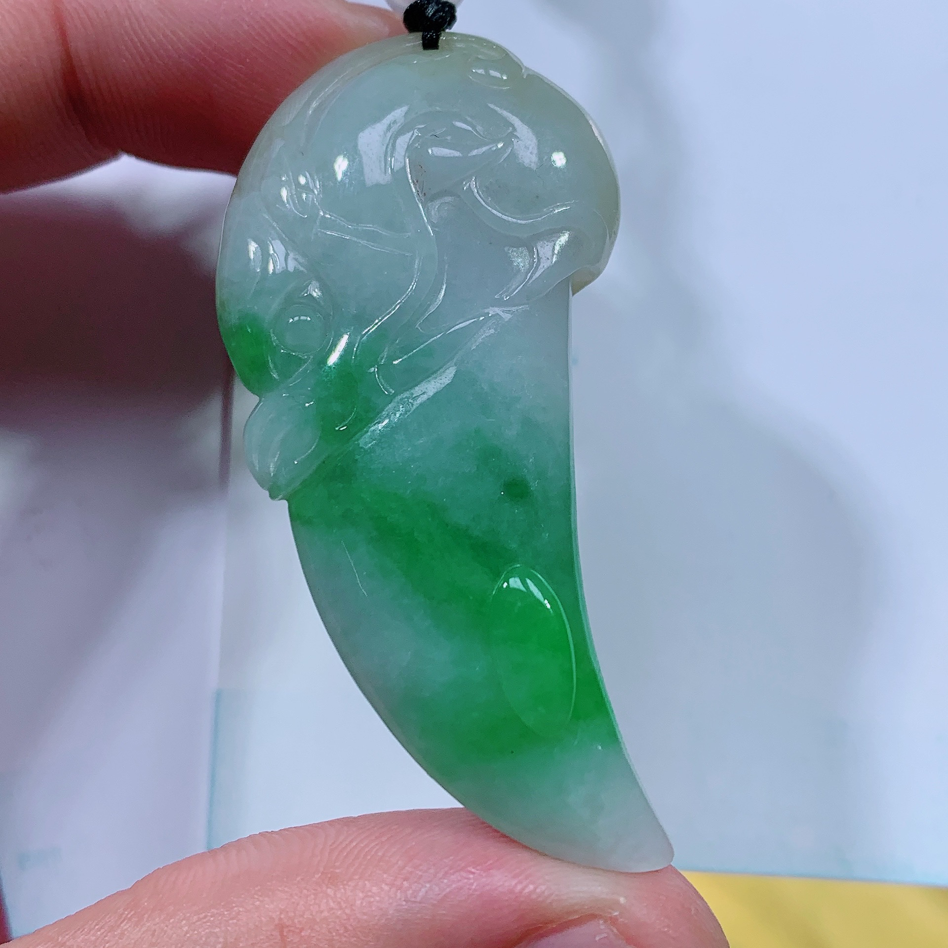 天然A货缅甸翡翠龙牙吊坠，照片左滑看尺寸